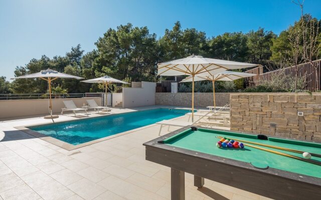 Luxury Villa Juliet with Heated Pool