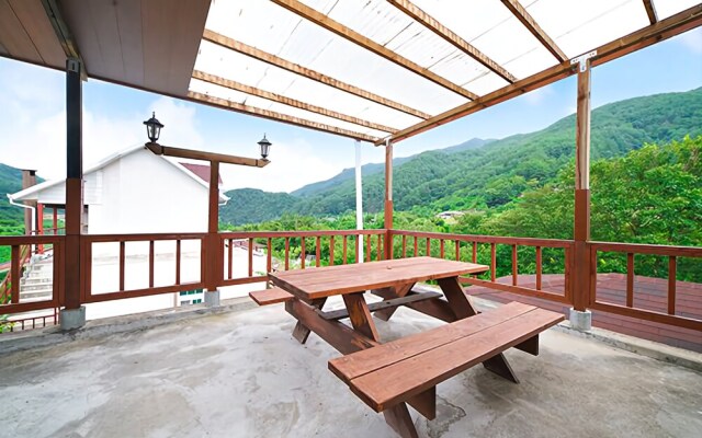 Danyang Countryside Path in Forest Pension