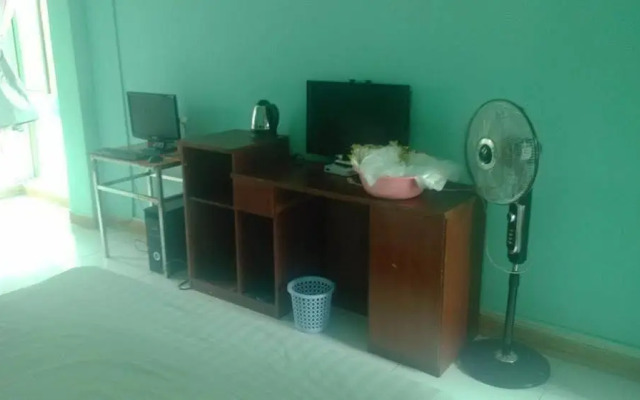 Wuzhishan Baolong Hotel