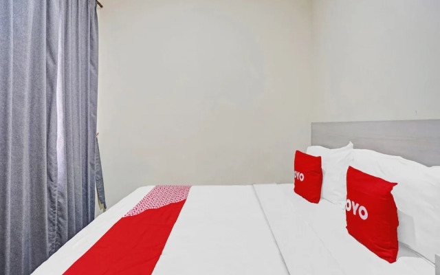 OYO Flagship  90789 Genteng Residence