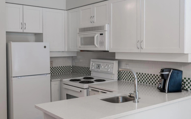 Alpenglow Lodge Family Studio with Murphy Bed by MVA