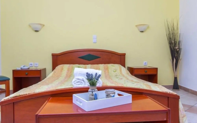 Pyrgos Beach Studios