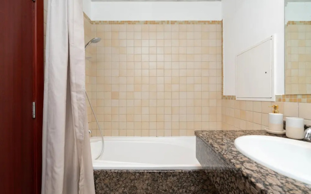 Whitesage - Magnificent Waterfront Apt, Steps From the Beach