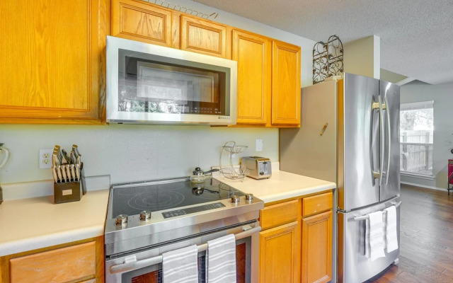Pet-friendly San Antonio Retreat w/ Private Yard!