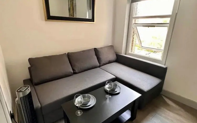 Modern and Spacious Duplex in Earls Court