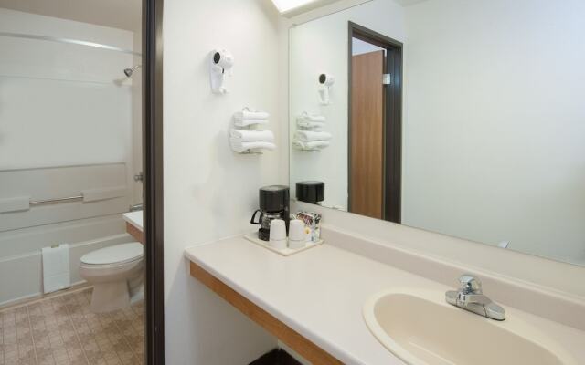 Super 8 Salmon Arm