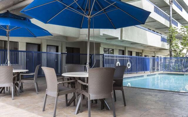 Quality Inn & Suites Los Angeles Airport - LAX