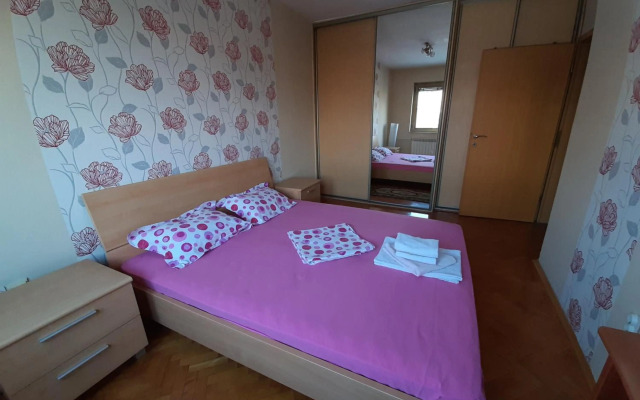 Square Exclusive Apartment 3n