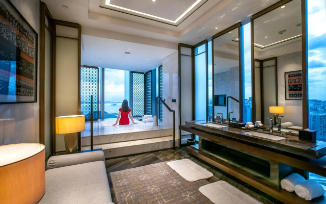 HUALUXE Xiamen Haicang Harbour View by IHG