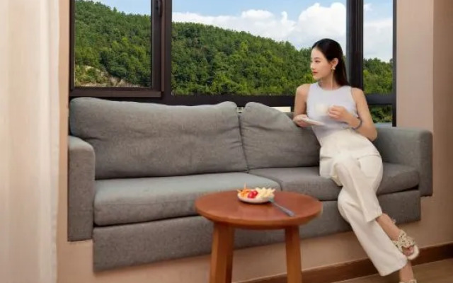 Hengdian Yihe Hotel (Qinwang Palace Dream Valley Branch)