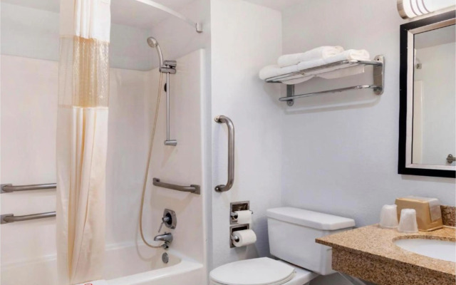 OYO Townhouse Dodge City KS