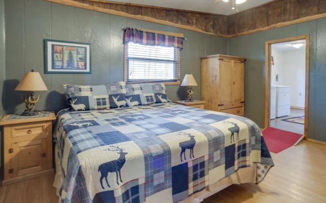 Ruidoso Oasis: Private Hot Tub, Deck & Grill!