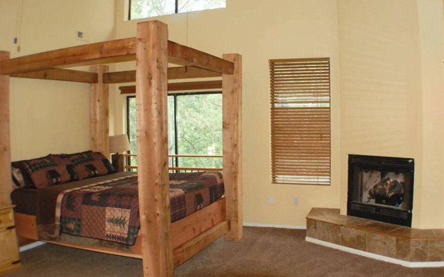 Upper Canyon Inn & Cabins
