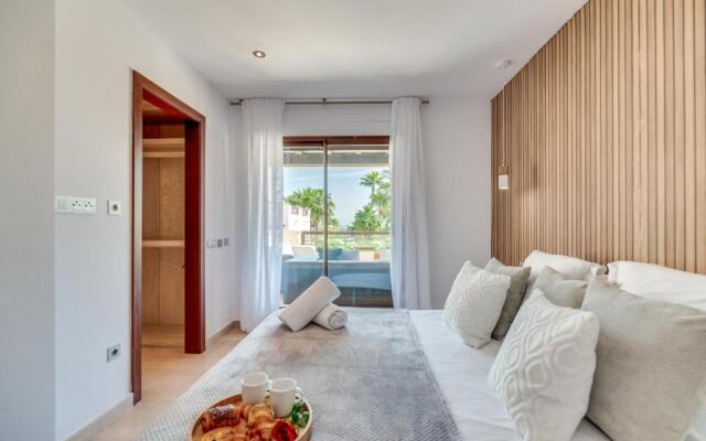 300 SQM Penthouse · Private Swimming pool · BBQ · WiFi