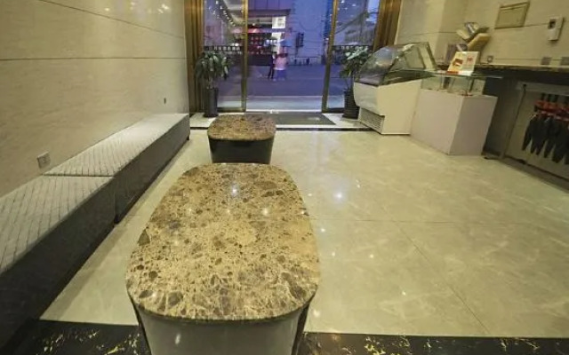 Yayue Hotel (Nanjing East Road Pedestrian Street)
