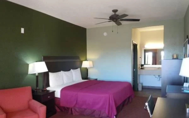 Stockdale Inn & Suites