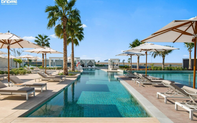 Private Beach in a Bnbme Designer Apartment