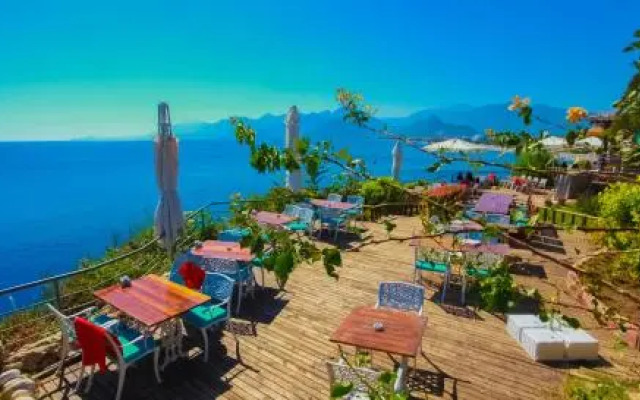 Antalya belek odyssey park ground floor 2 bedrooms pool view close to center