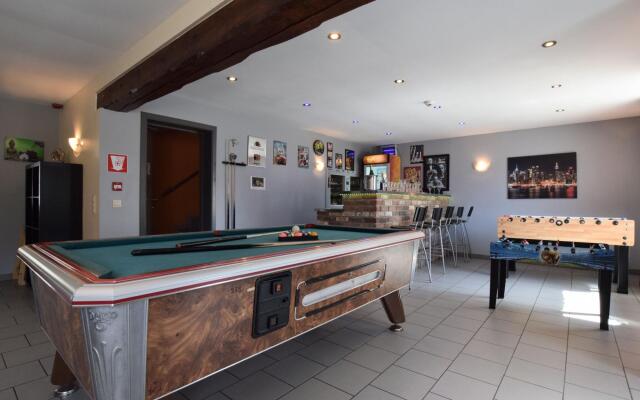 Pleasant Holiday Home with Sauna and Jacuzzi in Courtil