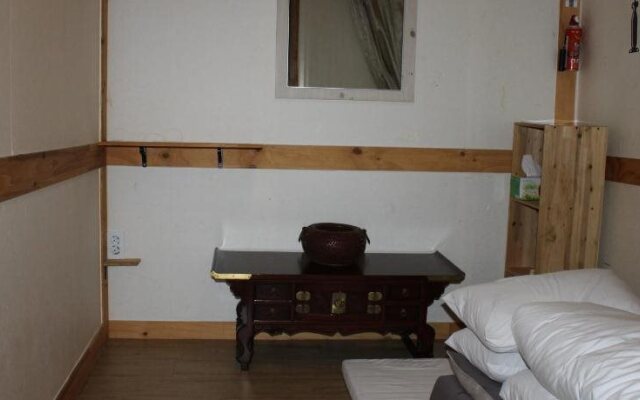 Charm Hanok Guest House