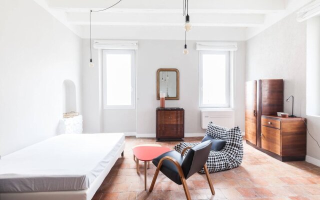 T2 Atypical in Marseille