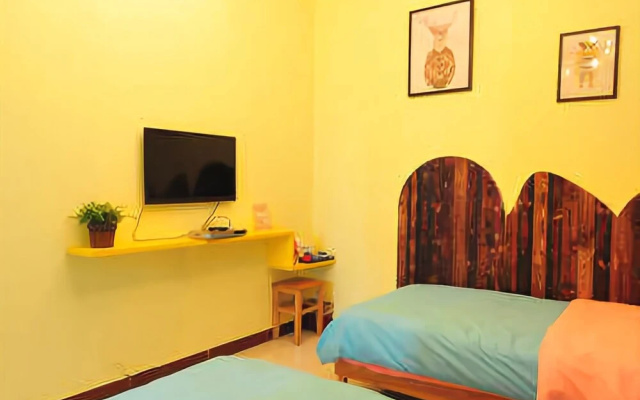 Yijia Theme Apartment