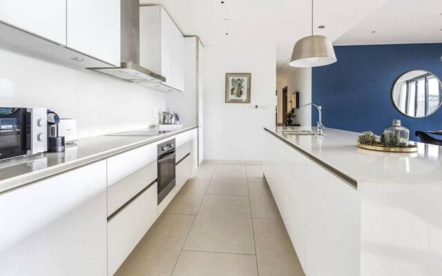 Luxurious Getaway Right Across City Walk Mall
