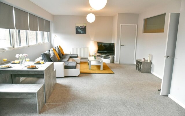 Massive 2bd Central Ipswich