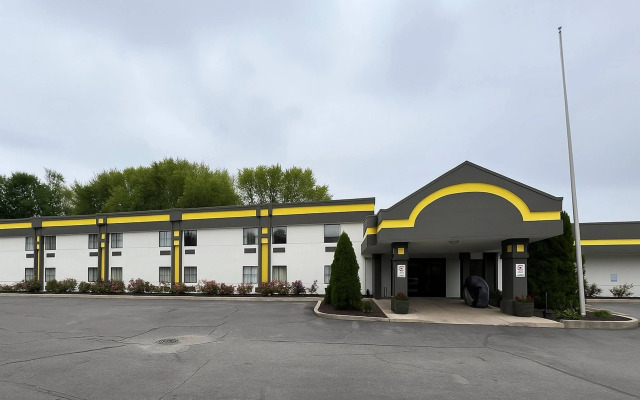 Super 8 by Wyndham Logansport