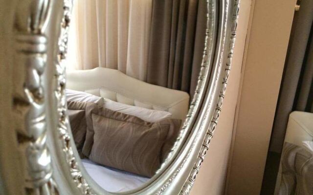 Rose Rooms Apart