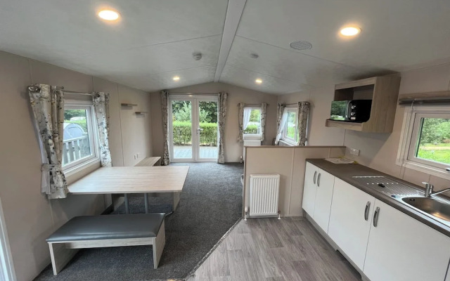 Charming 2-bed Lodge in Newton Stewart