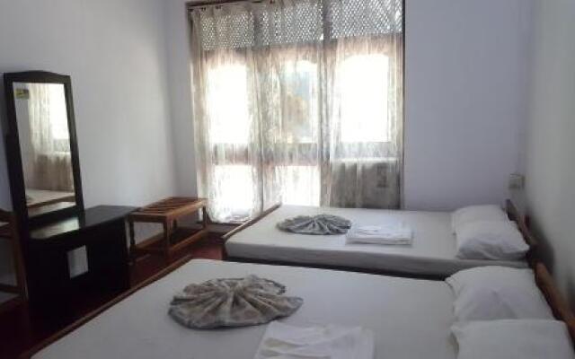 Thilini Holiday Inn