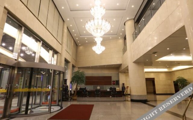 Jinqiao Business Hotel