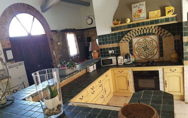 Idyllic Villa in Trets with Private Swimming Pool