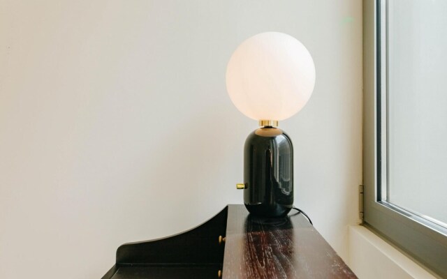 Lady Madonna in Lisboa Ciudad