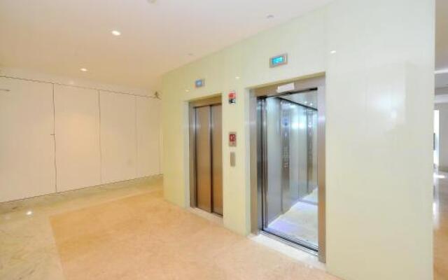 Excellent T1 in Cosmopolitan Building