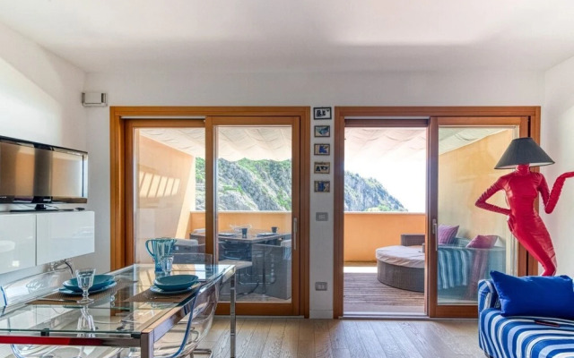 The Lady in Red Studio Flat with Sea View Terrace