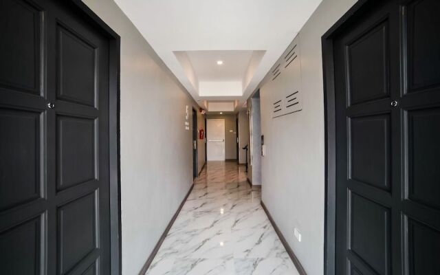 Capital O 445 Ongkara