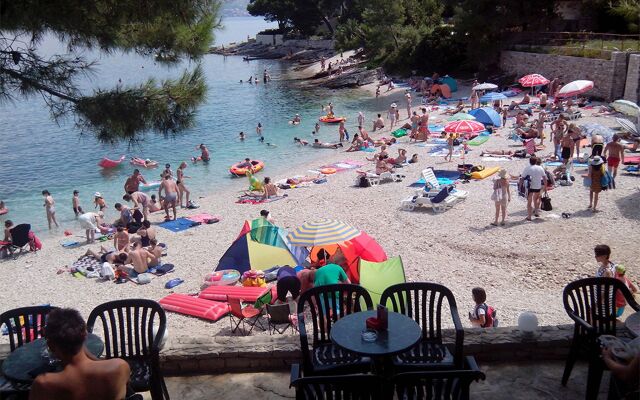 Studio apartment Suzane - terrace and sea view SA-Iris Postira, Island Brac