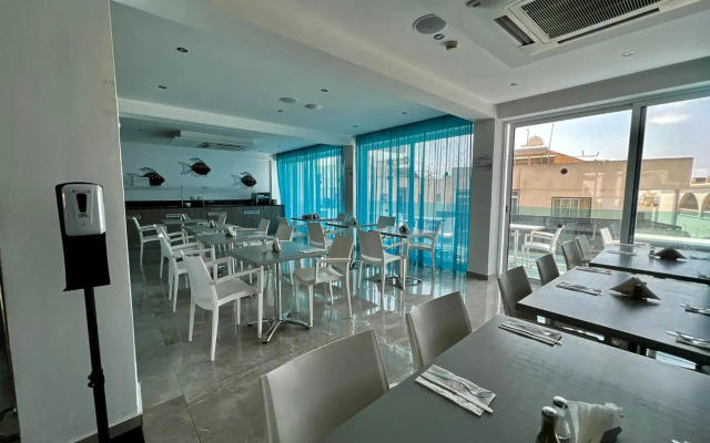 Sunny Blue Hotel