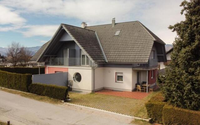 House Eden with Mountain Views
