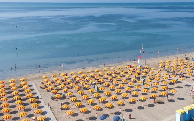 Adorable Seaview Flat at Grado Pineta