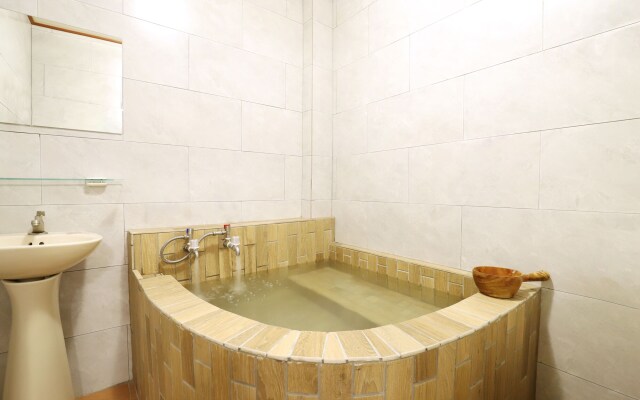 Phoenix Pavilion Hot Spring Hotel