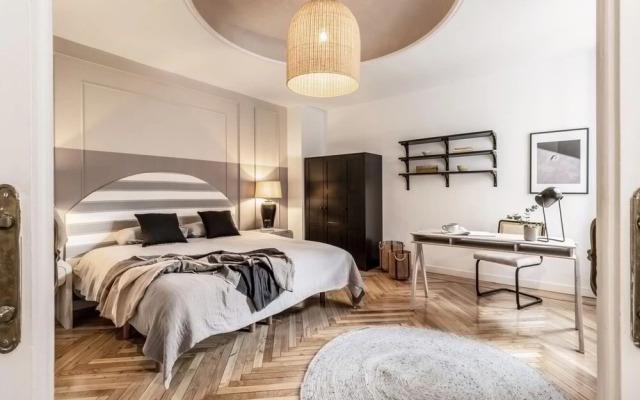 Real - 3 Bedroom and Terrace in Almagro