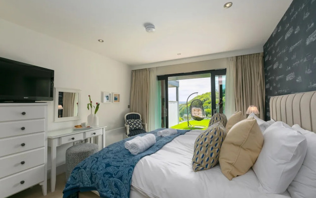 Peninsula Apartment 2