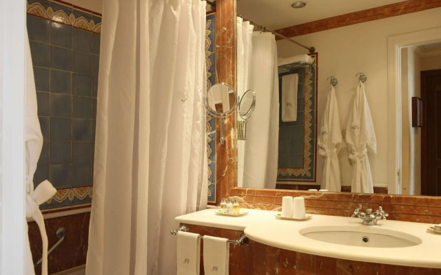 As Janelas Verdes Inn, a Lisbon Heritage Collection