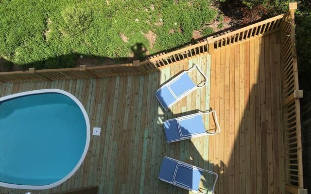 Best Day Ever 4 Bedroom Home by RedAwning