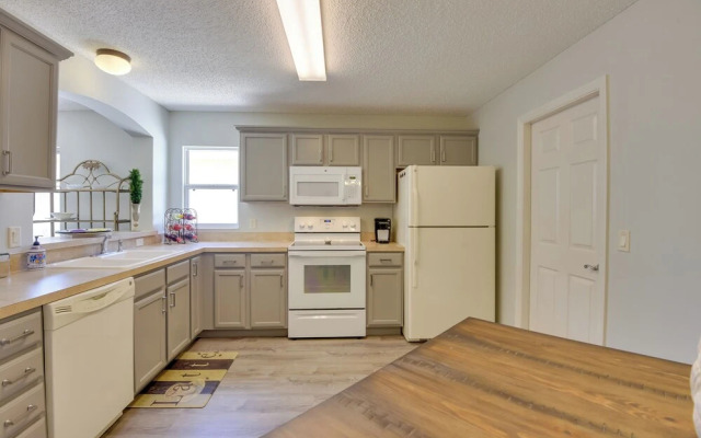 Courtyard Villa w/ Lanai & Community Amenities!