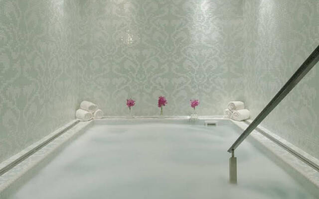 Waldorf Astoria Chicago