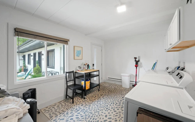 Chic City Retreat 93D